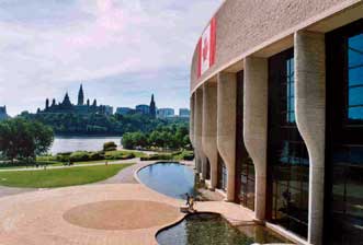 The next day we stopped at the Canadian Civilization Museum, to re-aquaint ourselves. That's the Canadian parliament in the distance.