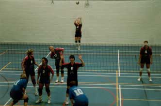 The last weekend in September I went home to Leeds to see old friend Rob and watch Ninke play Volleyball. She's serving